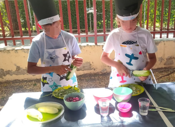 2 peques cocinan e1733402459672 600x436